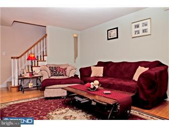 910 West Avenue Springfield, PA 19064 - Photo 3 of 12 Living Room