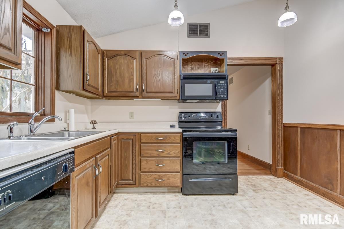 889 Riddle Hill Road Springfield, IL 62711 - Photo 22 of 49 Gallery Image 22
