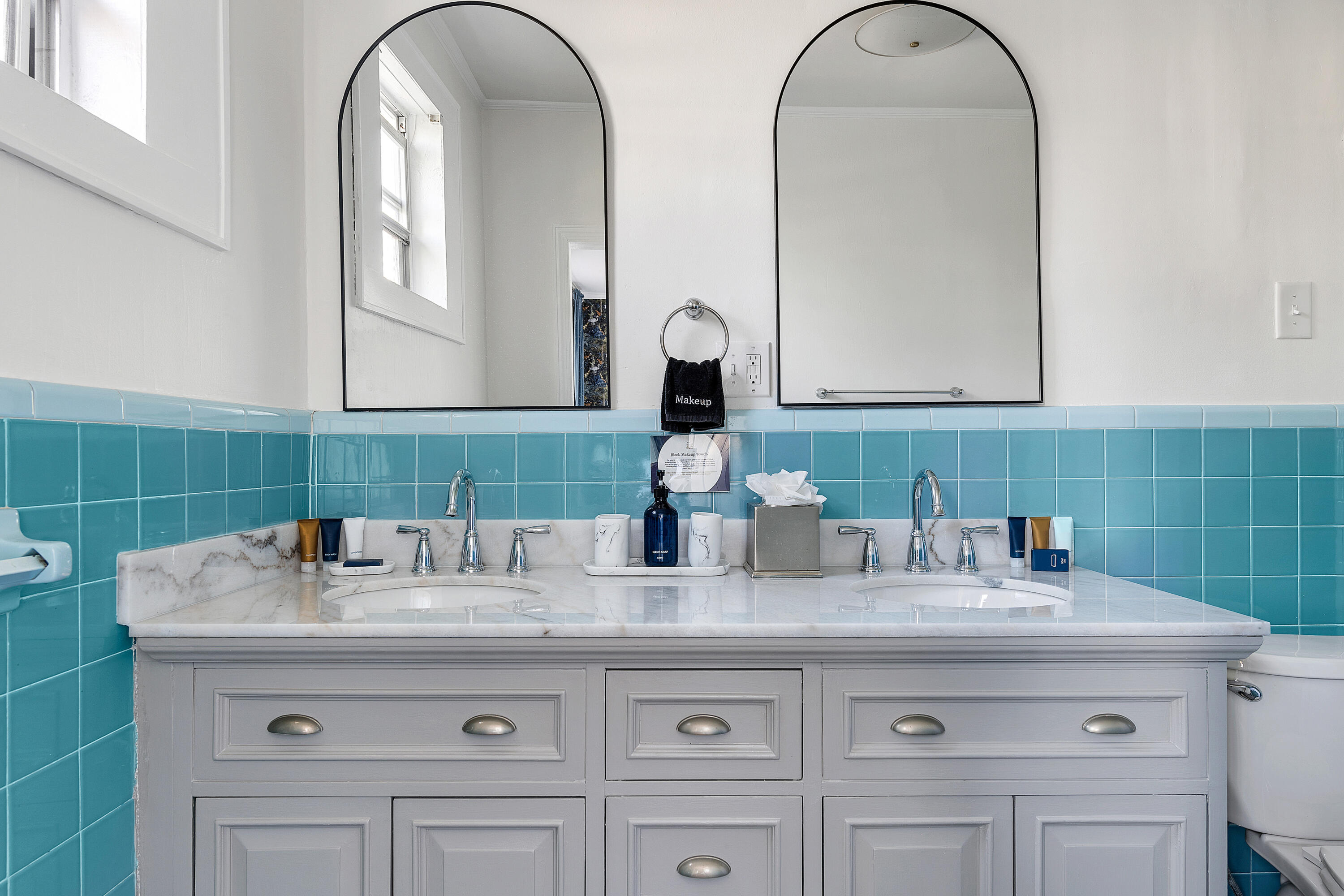 12 Percy Street Charleston, SC 29403 - Photo 34 of 42 Primary full bathroom