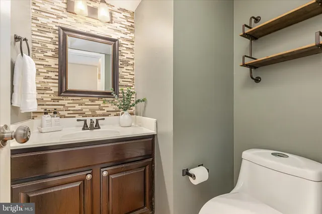 $985,000 | 43879 Glenhazel Drive, Ashburn, VA 20147