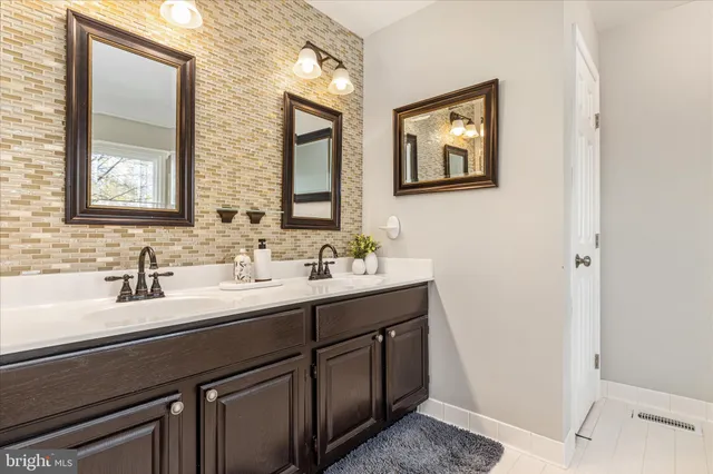 $985,000 | 43879 Glenhazel Drive, Ashburn, VA 20147