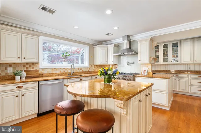 $985,000 | 43879 Glenhazel Drive, Ashburn, VA 20147