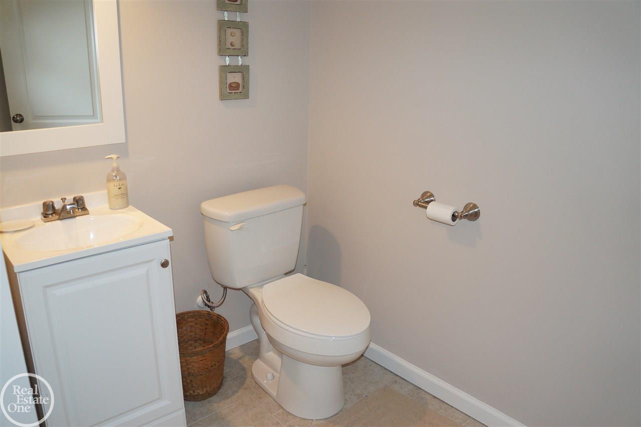696 Baker Street Rochester Hills, MI 48307 - Photo 15 of 22