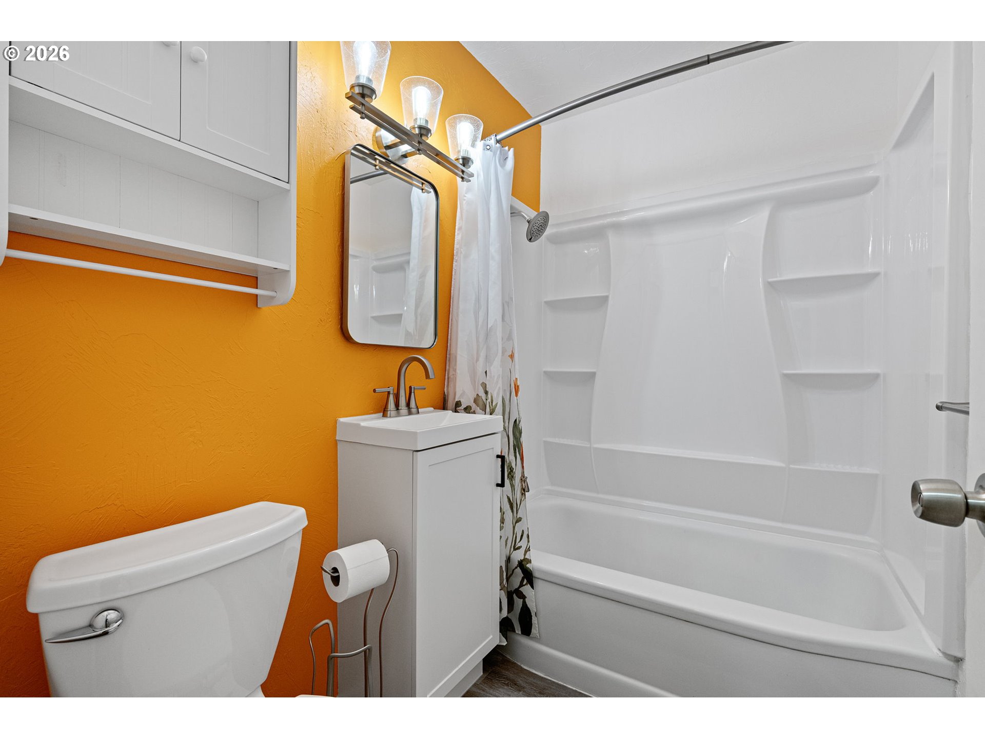 1565 Linwood Street Eugene, OR 97404 - Photo 24 of 42 a bathroom with a toilet a sink and bathtub