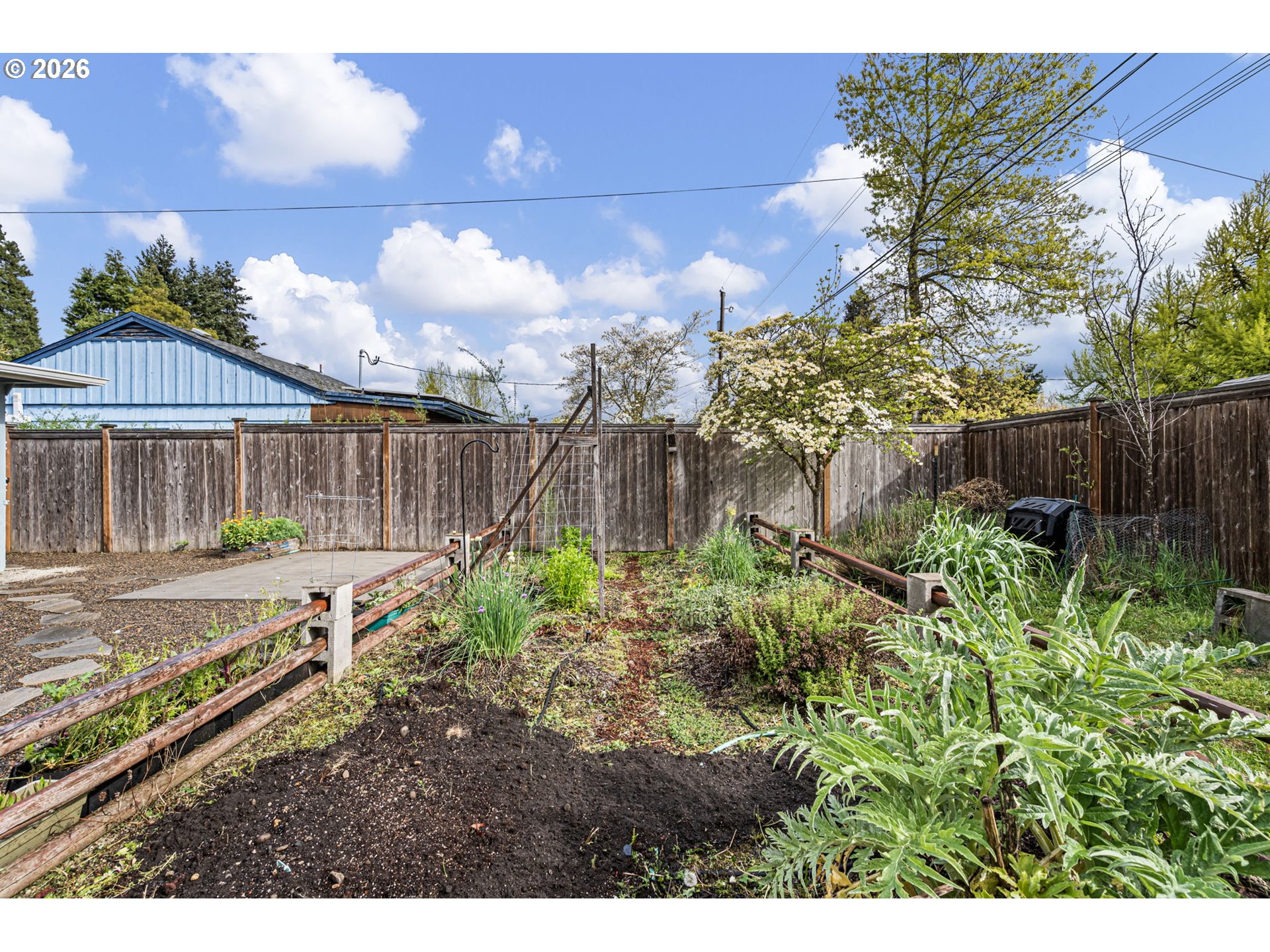 1565 Linwood Street Eugene, OR 97404 - Photo 32 of 42 a backyard of a house with lots of green space