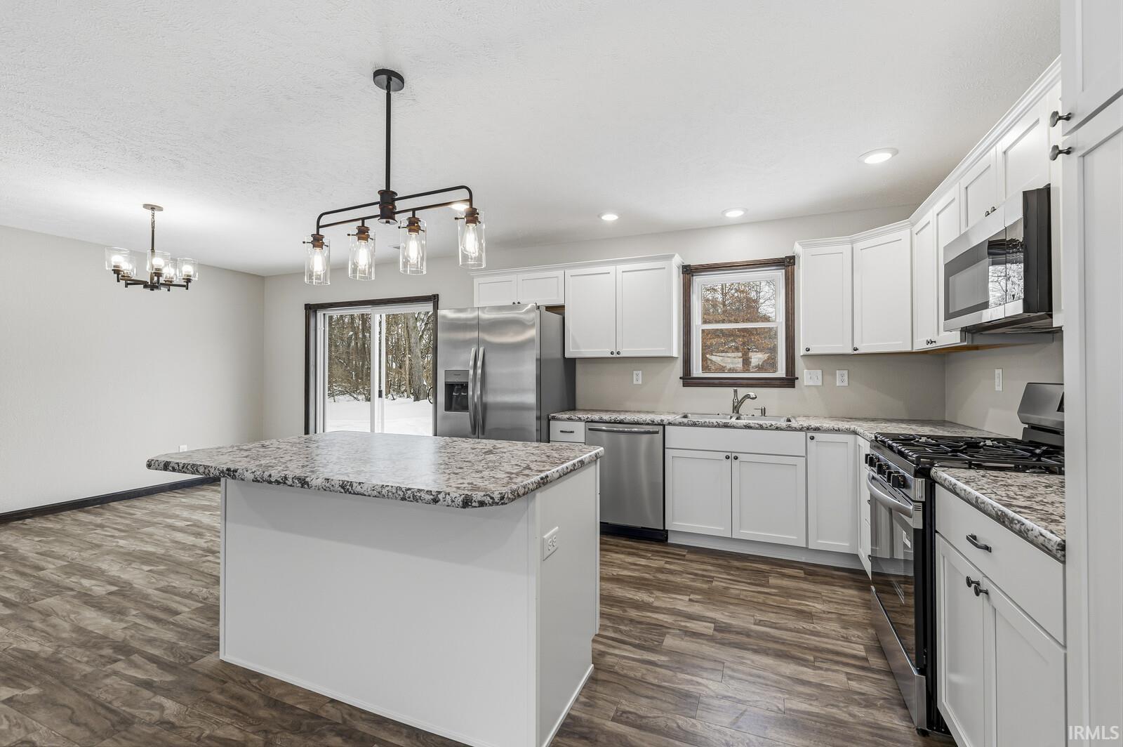 51628 Lakeland Road Elkhart, IN 46514 - Photo 3 of 32