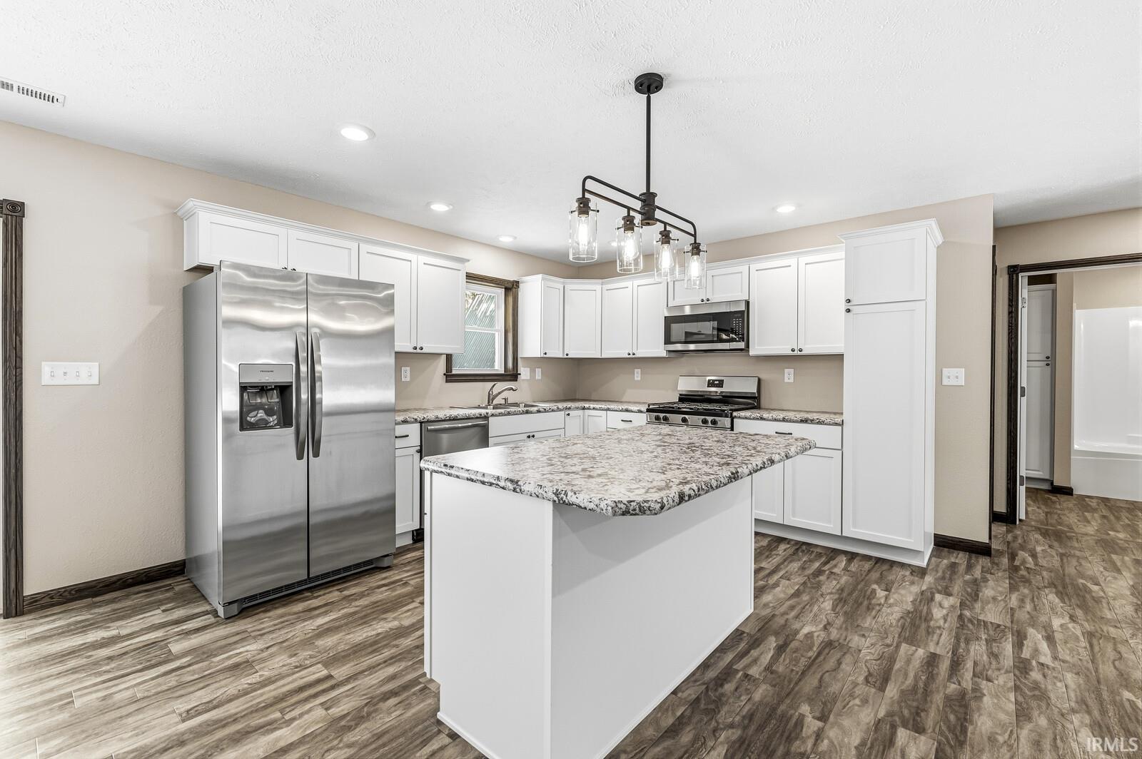 51628 Lakeland Road Elkhart, IN 46514 - Photo 4 of 32