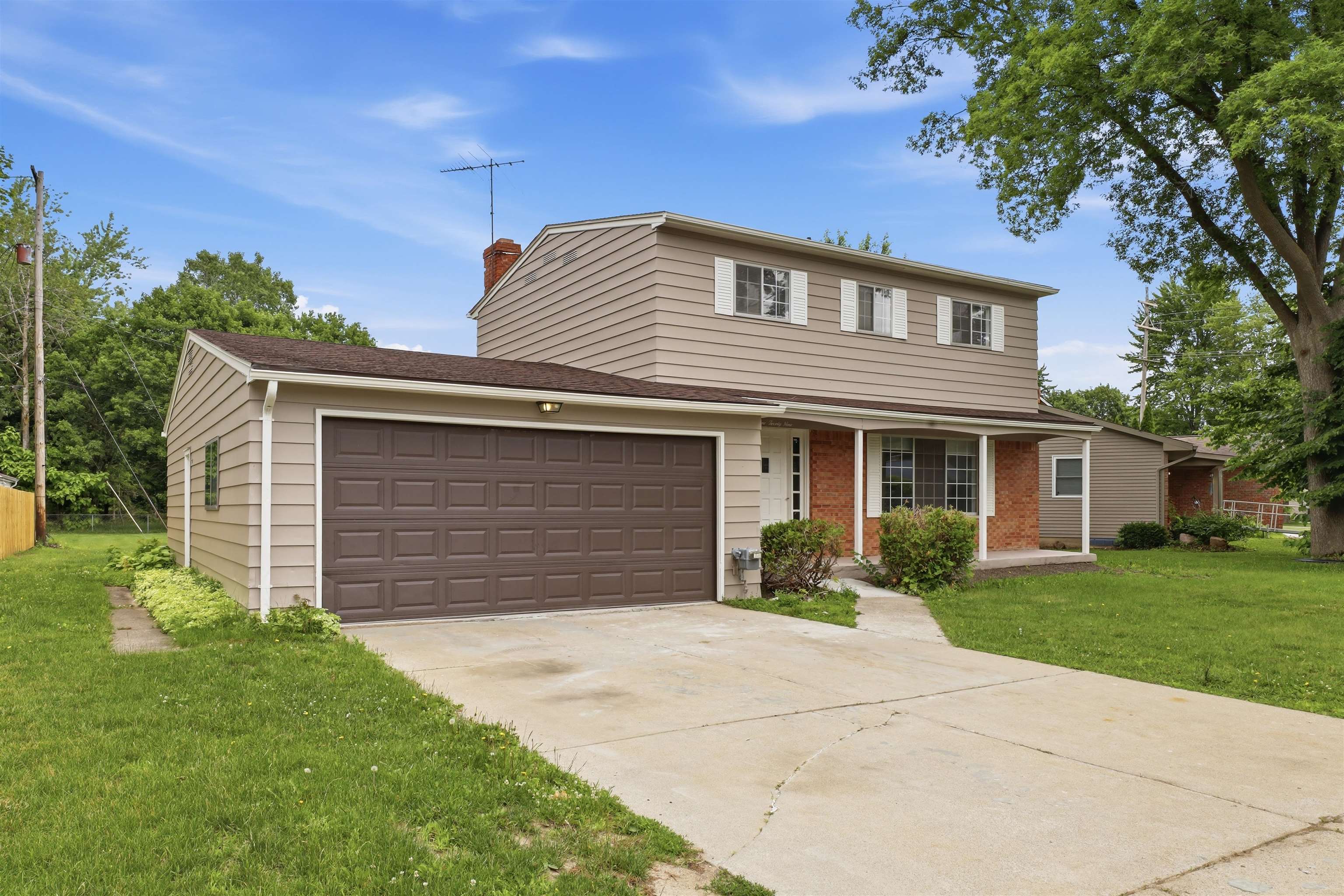 929 Springview Drive Flushing, MI 48433 - Photo 2 of 44