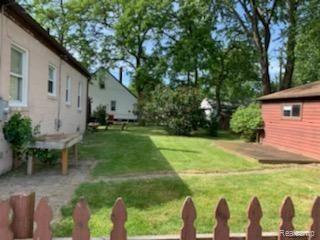 21853 Rausch Avenue Eastpointe, MI 48021 - Photo 3 of 14