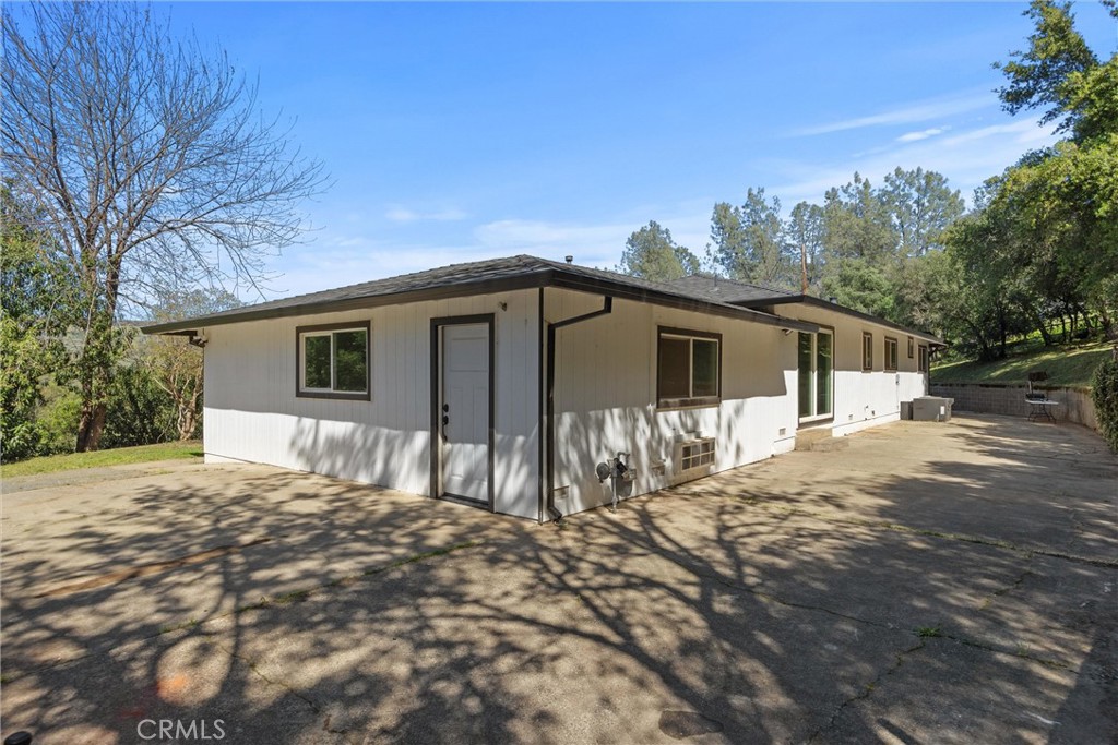904 Long Bar Road Oroville, CA 95966 - Photo 42 of 50 a front view of house with yard and trees in the background