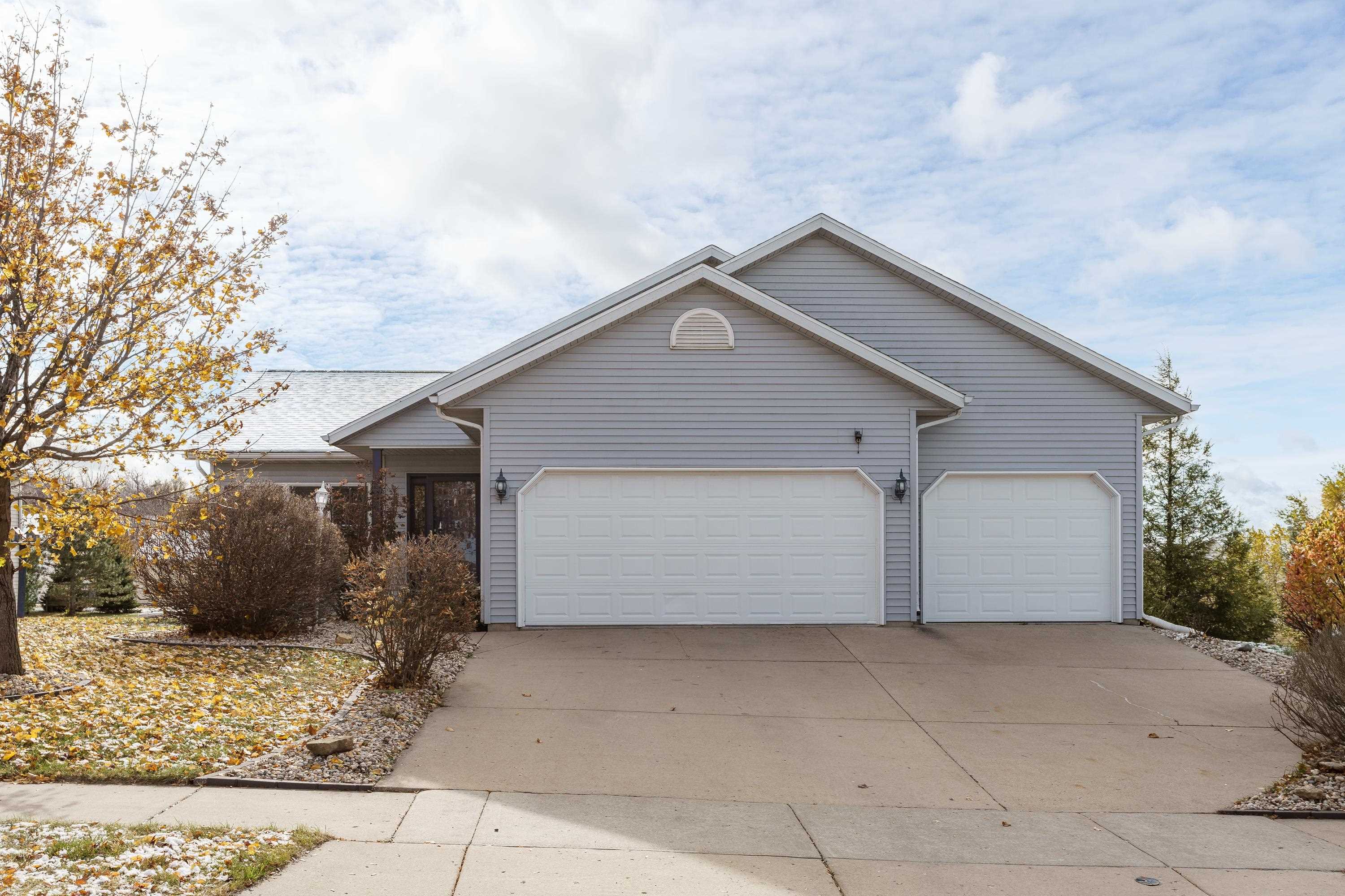 1261 Peninsula Lane Whitewater, WI 53190 - Photo 2 of 48