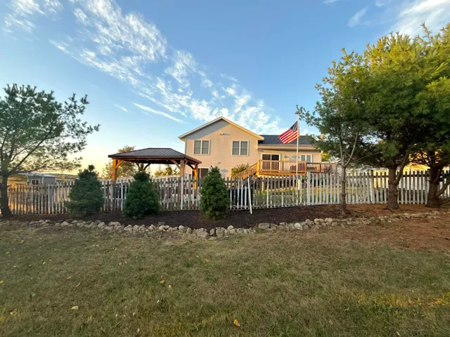 $374,900 | 1261 Peninsula Lane, Whitewater, WI 53190