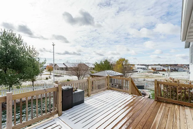 $374,900 | 1261 Peninsula Lane, Whitewater, WI 53190