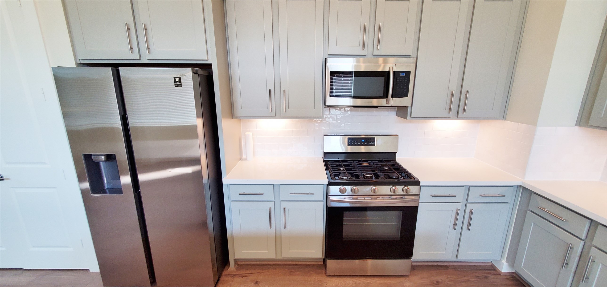 2980 Alice Street Houston, TX 77054 - Photo 6 of 20 a kitchen with stainless steel appliances wooden floor sink and stove