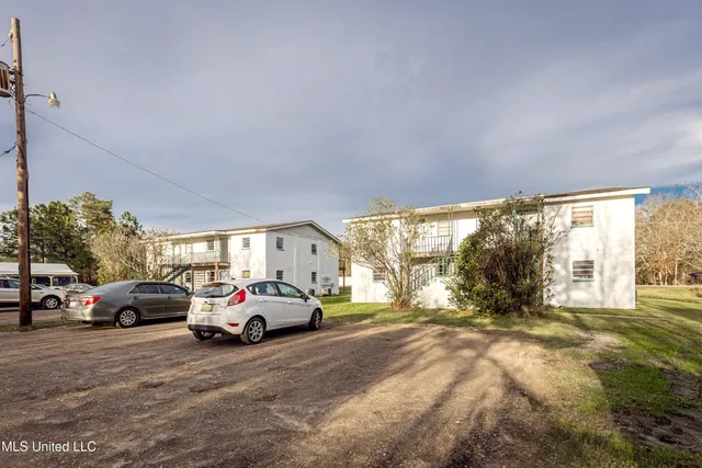 $950 | 8429 Highway 613, Unit 2, Moss Point, MS 39562
