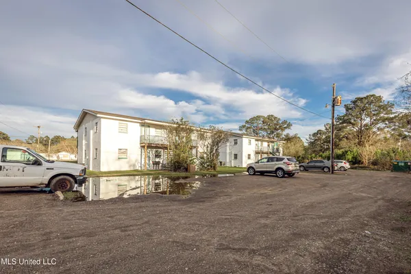 $900 | 8429 Highway 613, Unit 2, Moss Point, MS 39562