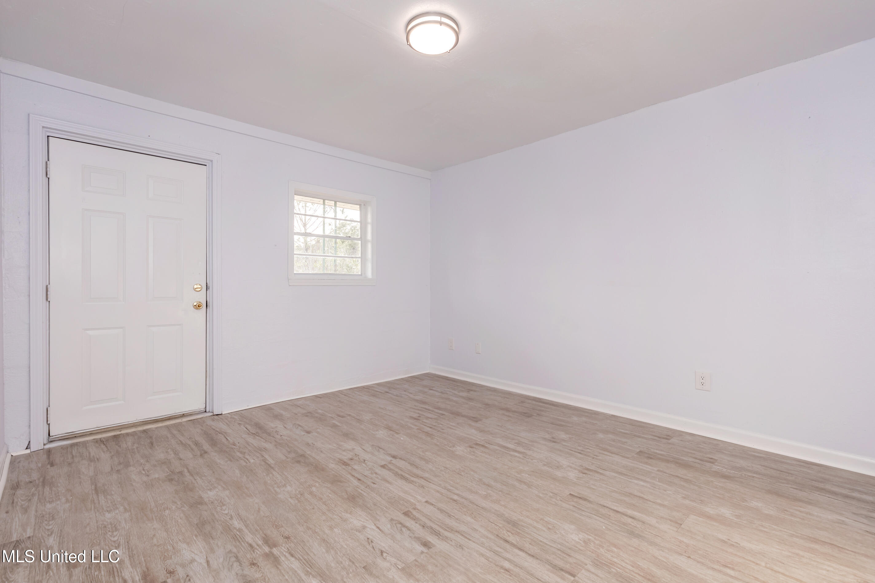 8429 Highway 613, Unit 2 Moss Point, MS 39562 - Photo 33 of 47 IMG_2299