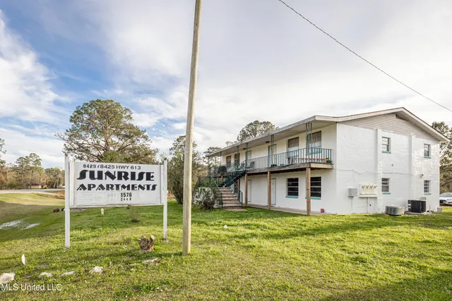 $950 | 8429 Highway 613, Unit 2, Moss Point, MS 39562