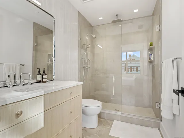 $6,950 | 116 Sherman Street, Unit 1, Fairfield, CT 06824