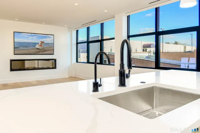 $6,950 | 116 Sherman Street, Unit 1, Fairfield, CT 06824