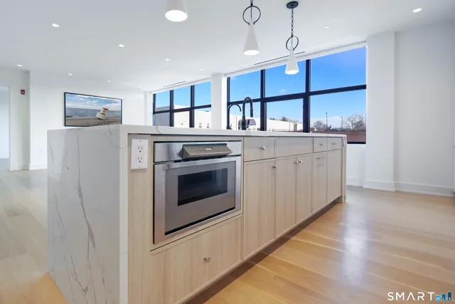 $6,950 | 116 Sherman Street, Unit 1, Fairfield, CT 06824