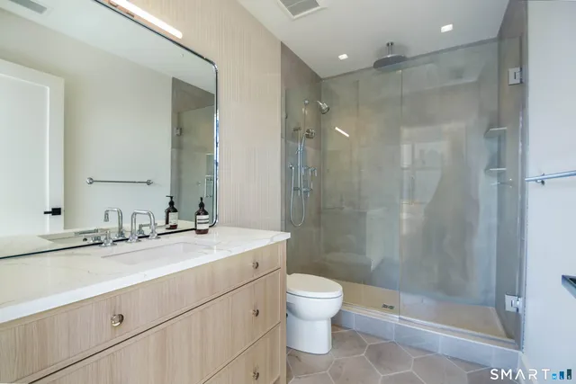 $6,950 | 116 Sherman Street, Unit 1, Fairfield, CT 06824