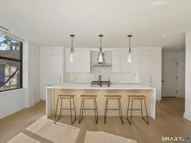 $6,950 | 116 Sherman Street, Unit 1, Fairfield, CT 06824