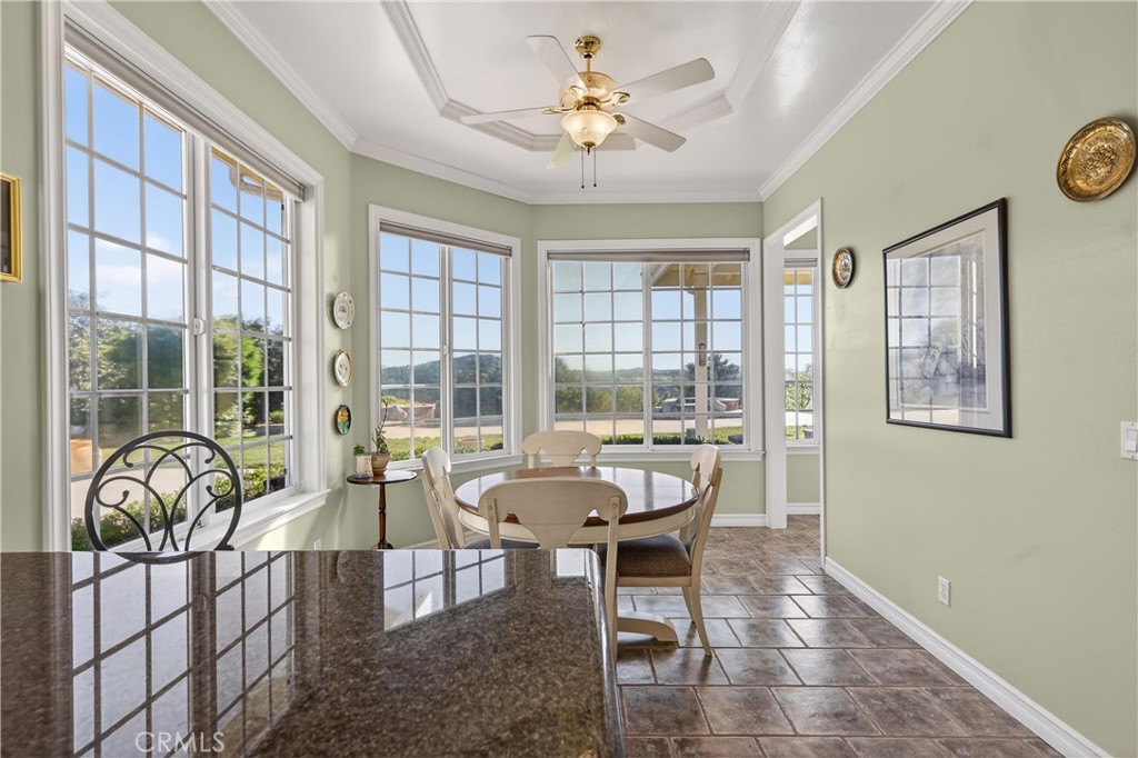 2292 Dos Lomas Fallbrook, CA 92028 - Photo 15 of 53 Breakfast area