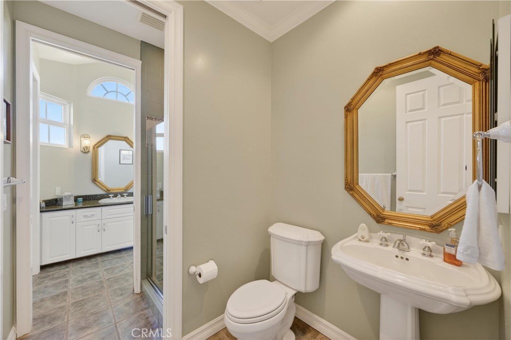 2292 Dos Lomas Fallbrook, CA 92028 - Photo 31 of 53 Jack & Jill bathroom