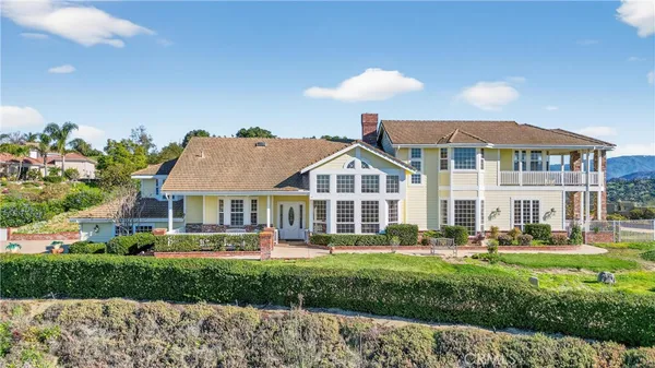 $1,749,000 | 2292 Dos Lomas, Fallbrook, CA 92028