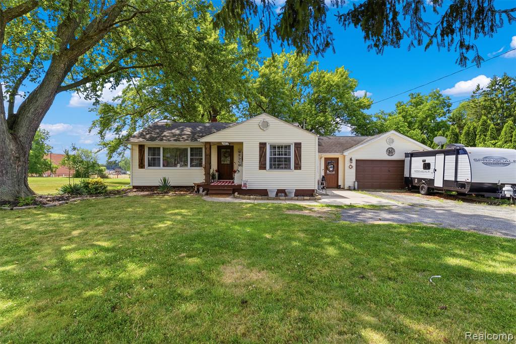 8403 Miller Road Swartz Creek, MI 48473 - Photo 2 of 37