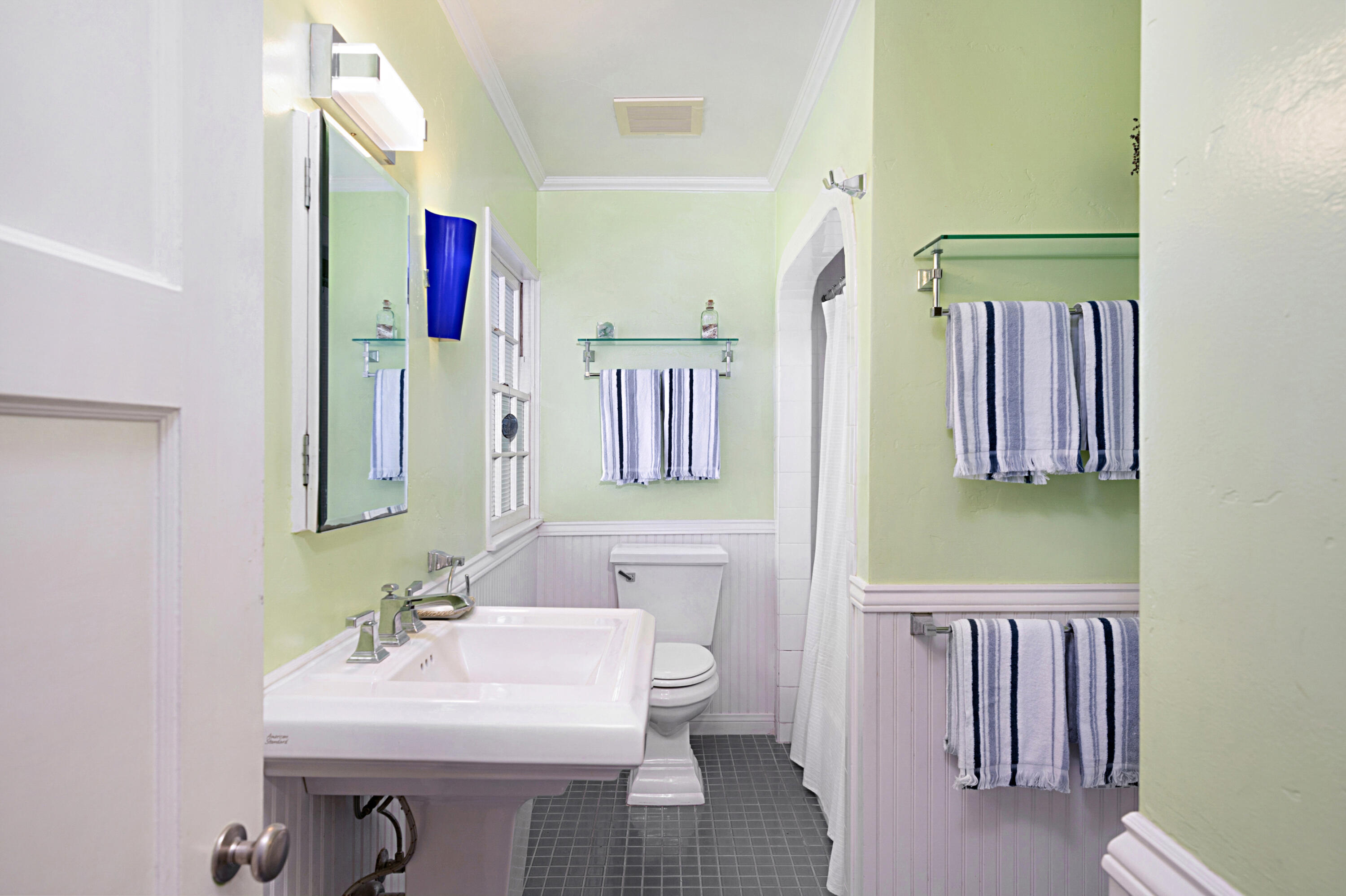 2932 Serena Road Santa Barbara, CA 93105 - Photo 19 of 26 Bathroom