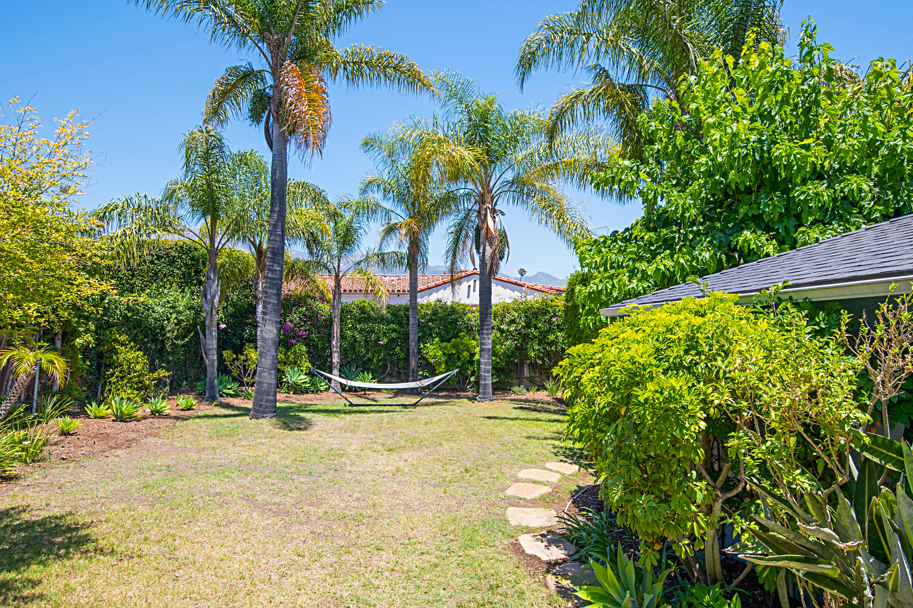 2932 Serena Road Santa Barbara, CA 93105 - Photo 20 of 26 Large Back Yard