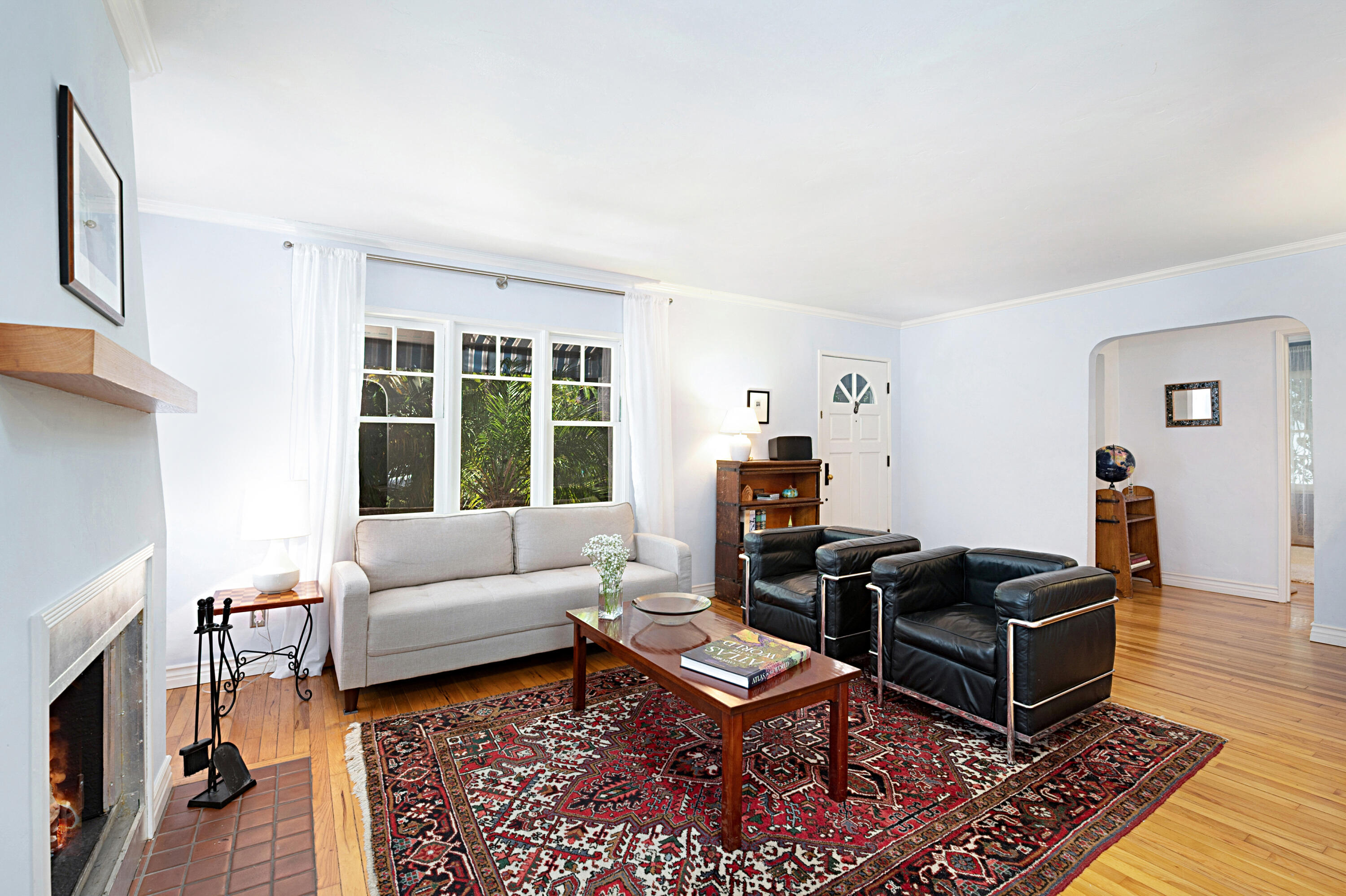 2932 Serena Road Santa Barbara, CA 93105 - Photo 3 of 26 Living Room