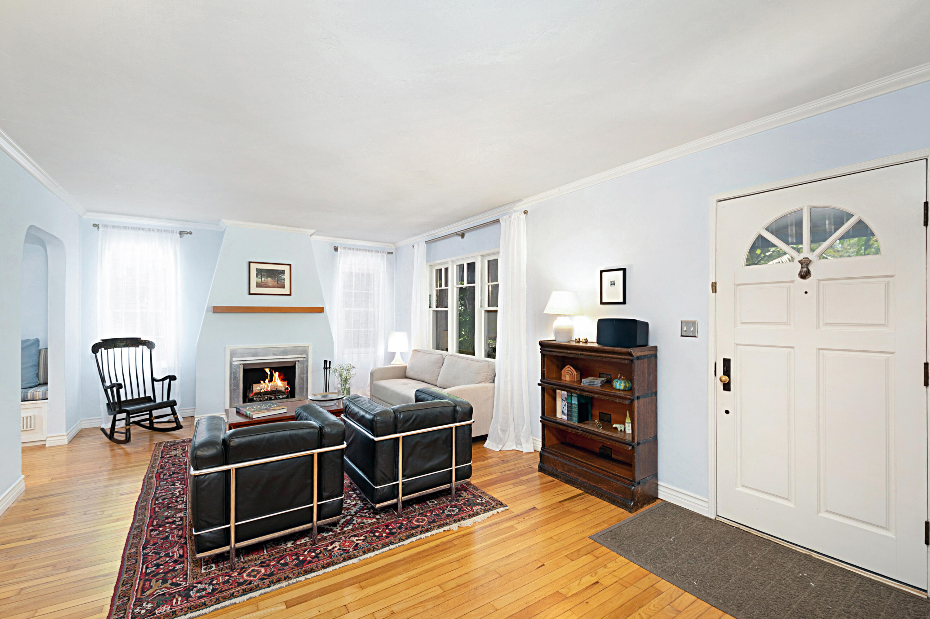 2932 Serena Road Santa Barbara, CA 93105 - Photo 4 of 26 Living Room