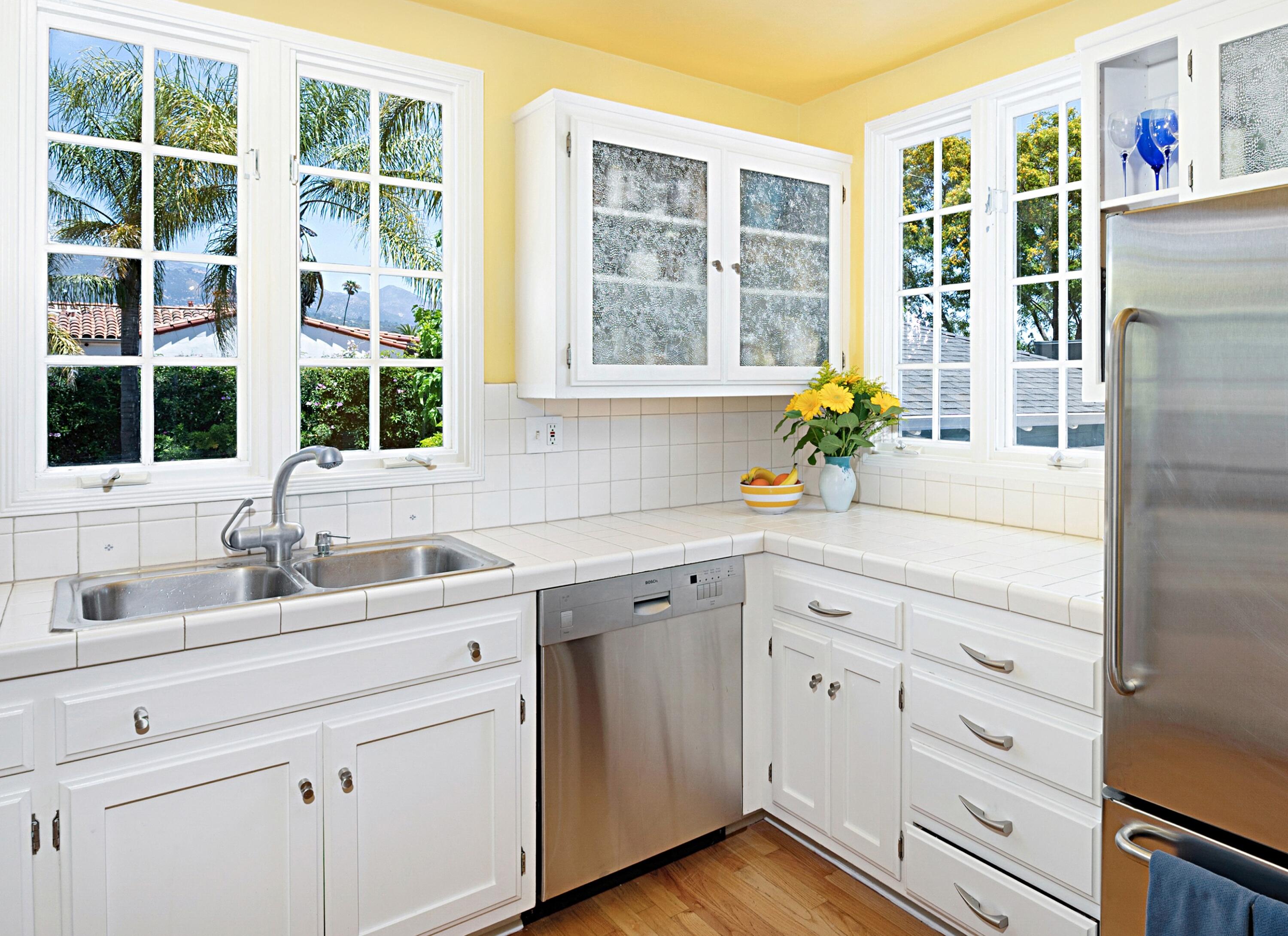 2932 Serena Road Santa Barbara, CA 93105 - Photo 10 of 26 Kitchen