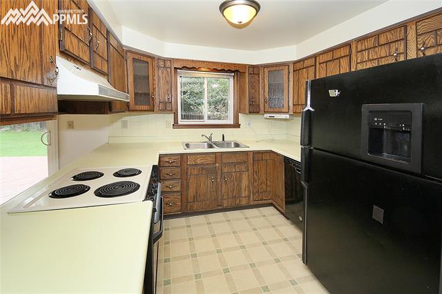 2830 Ridgeglen Square Colorado Springs, CO 80918 - Photo 4 of 25