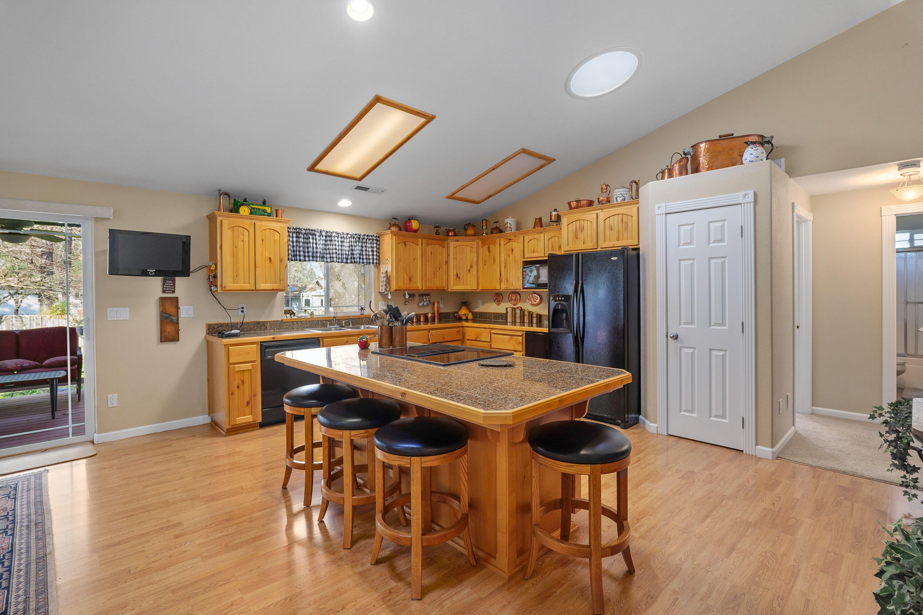 3391 Merlin Road Grants Pass, OR 97526 - Photo 8 of 45 3391MerlinRd-007