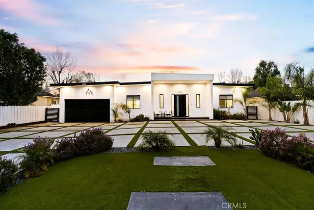 a view of a house with backyard and sitting area