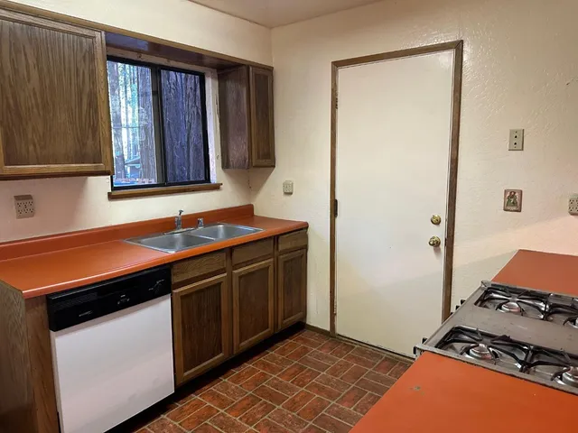 $499,000 | 11 Wurr Road, Loma Mar, CA 94021