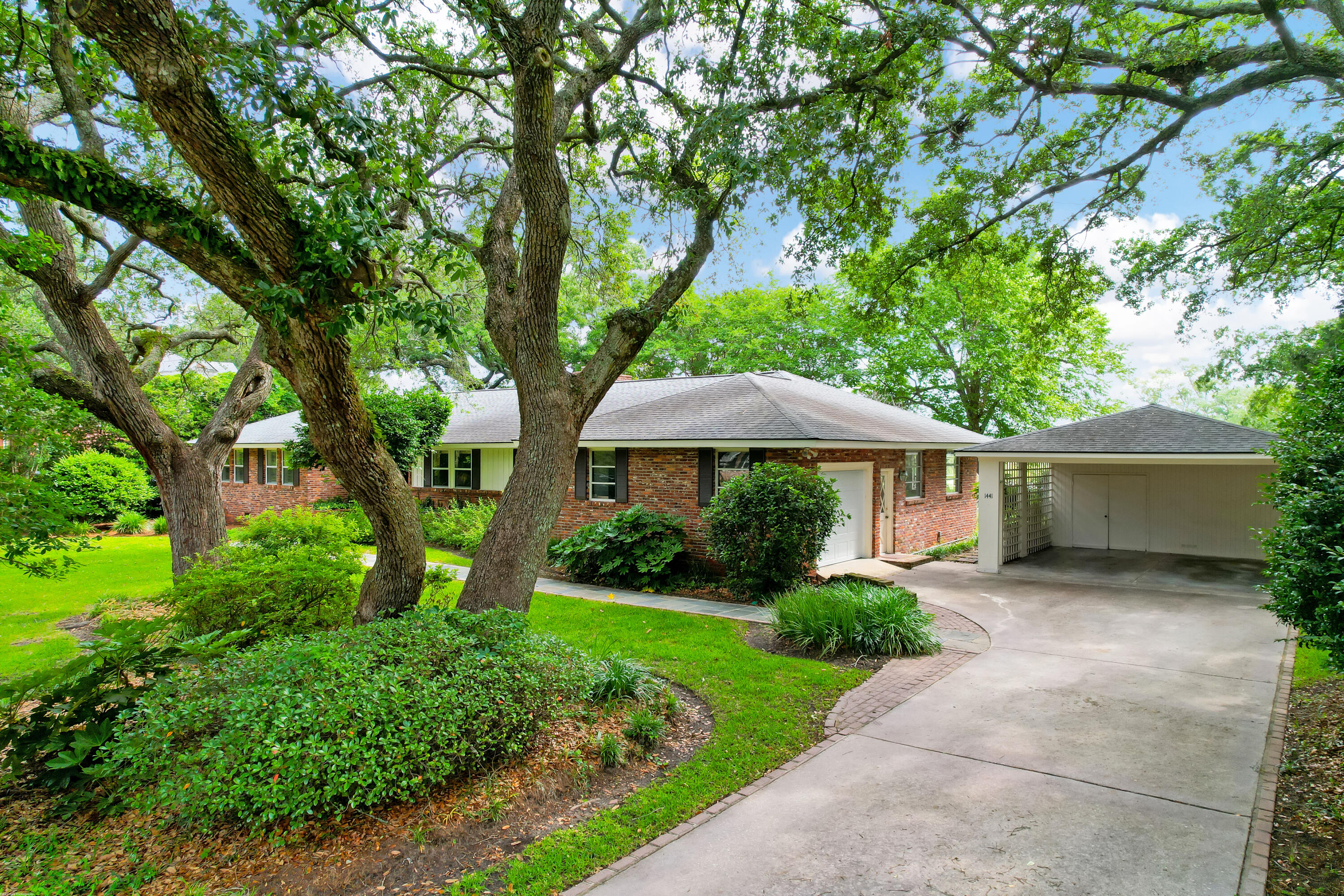 1441 Burningtree Road Charleston, SC 29412 - Photo 3 of 35 Front of the House