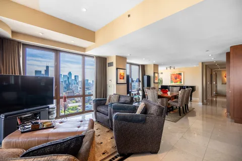 $3,000,000 | 111 West Maple Street, Unit 34023404, Chicago, IL 60610