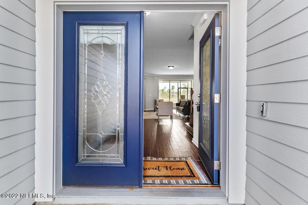 9802 Kevin Road Jacksonville, FL 32257 - Photo 2 of 22 a view of living room and front door