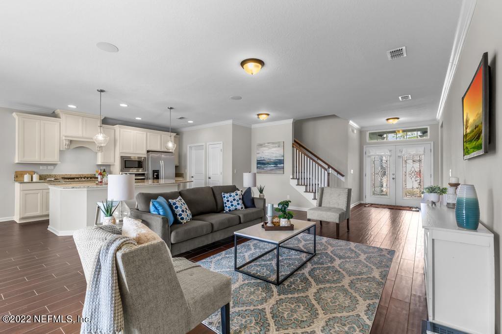 9802 Kevin Road Jacksonville, FL 32257 - Photo 5 of 22 a living room with furniture and a flat screen tv