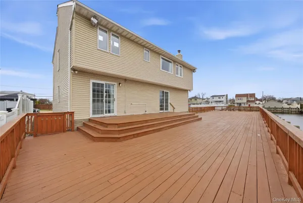 $959,000 | 233 Arthur Street, Freeport, NY 11520