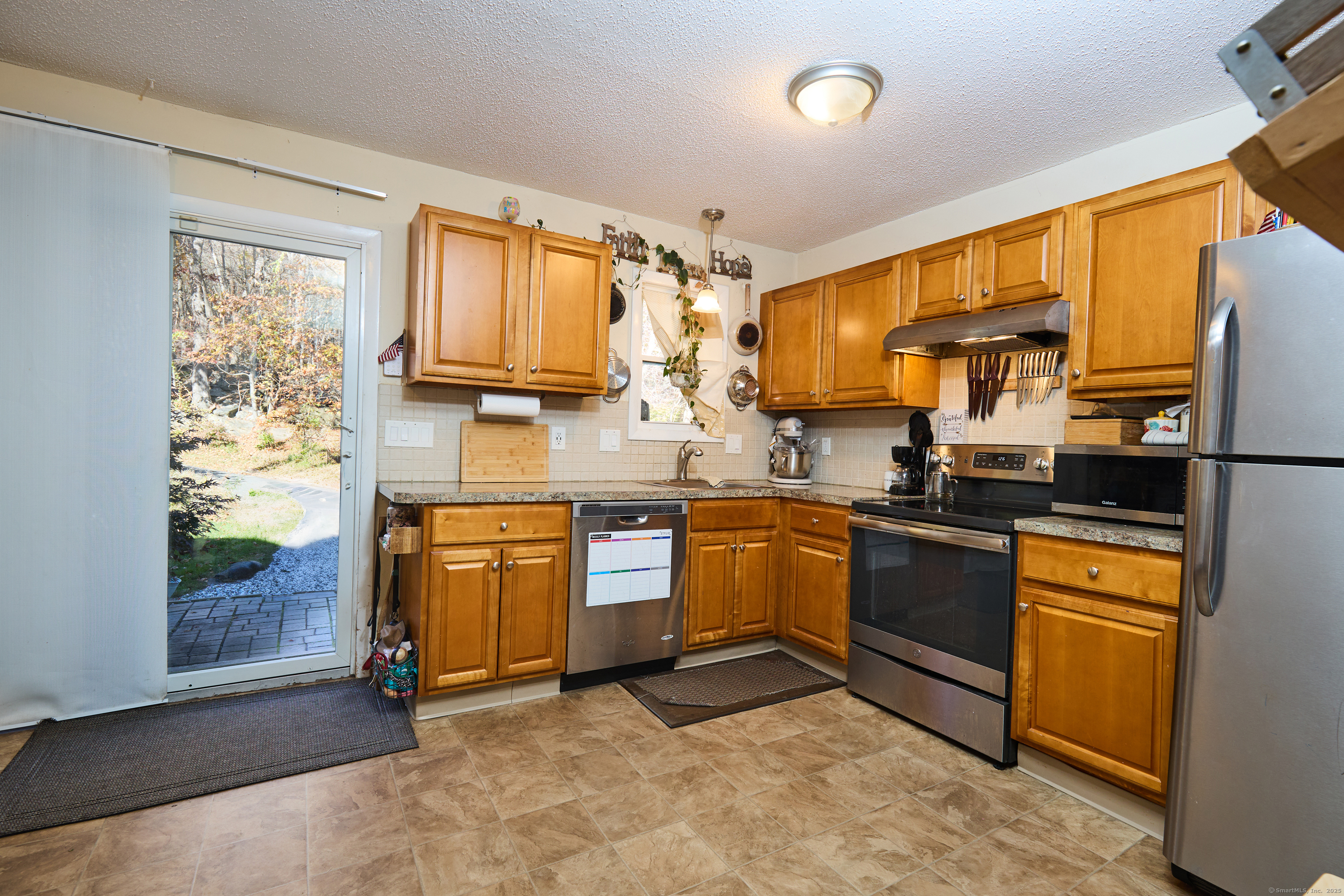 146 Coach Circle, Unit 5 Naugatuck, CT 06770 - Photo 13 of 35