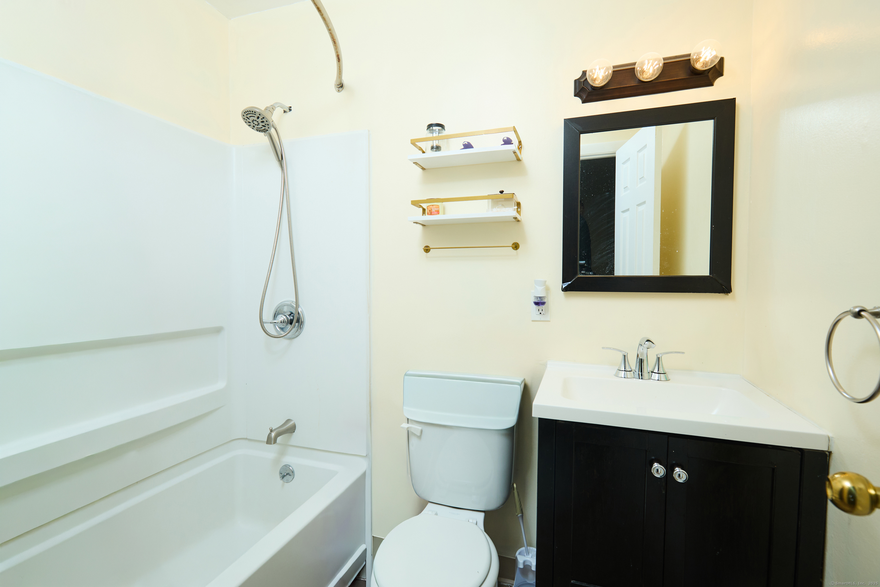 146 Coach Circle, Unit 5 Naugatuck, CT 06770 - Photo 23 of 35