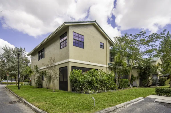 $3,600 | 576 Westree Lane, Plantation, FL 33324