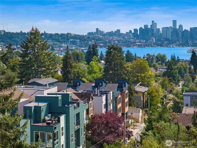 $960,000 | 3850 Carr Place North, Seattle, WA 98103