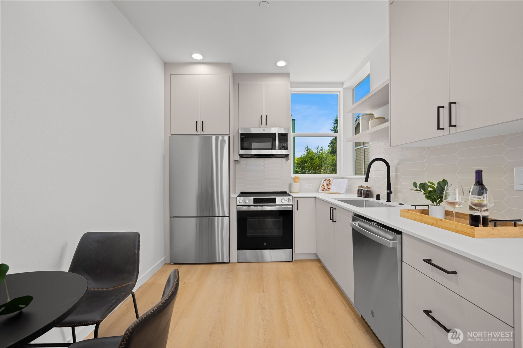 3850 Carr Place North Seattle, WA 98103 - Photo 11 of 40